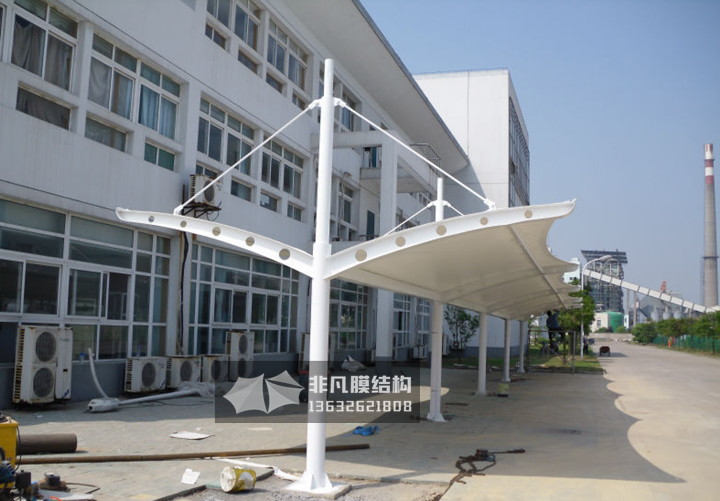TC014 膜結(jié)構(gòu)自行車停車棚 雙挑斜拉型